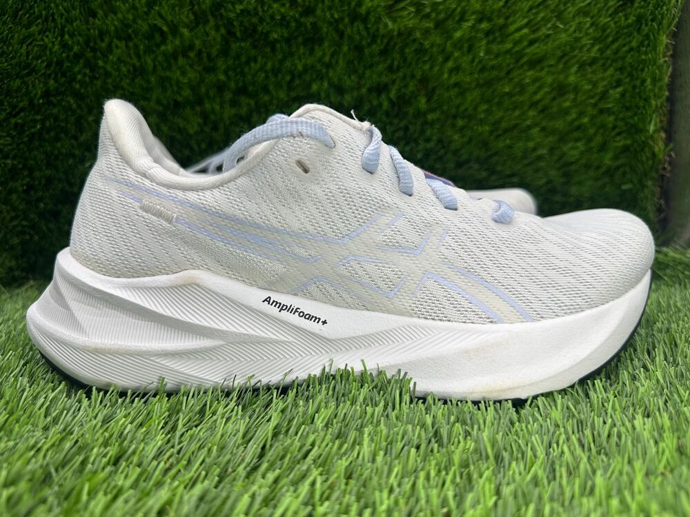 Asics Versablast 4 1012B775 Athletic Sneaker Women 7.5 White Mesh Sports Running